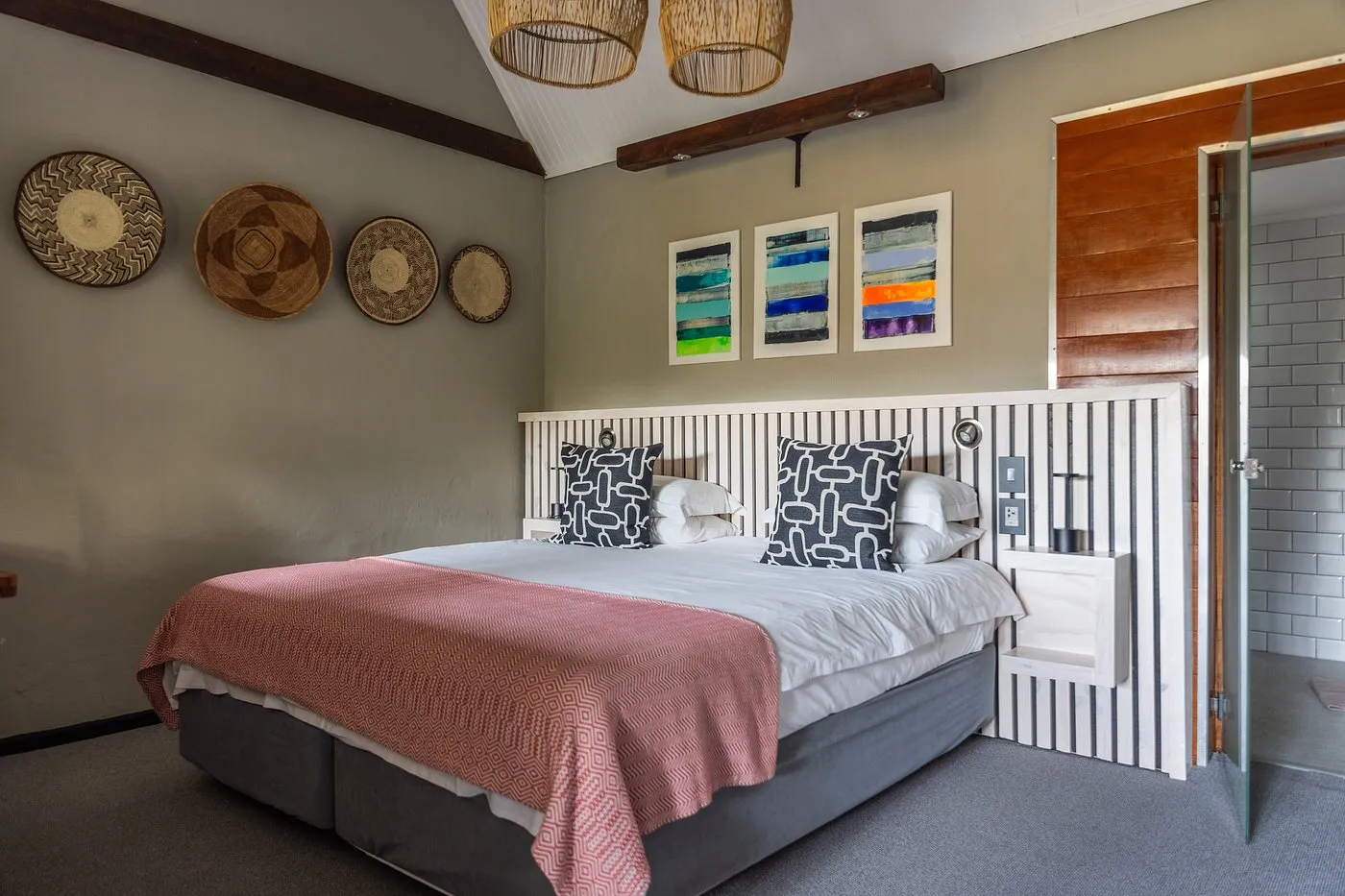 Hog Hollow Country Lodge - 9